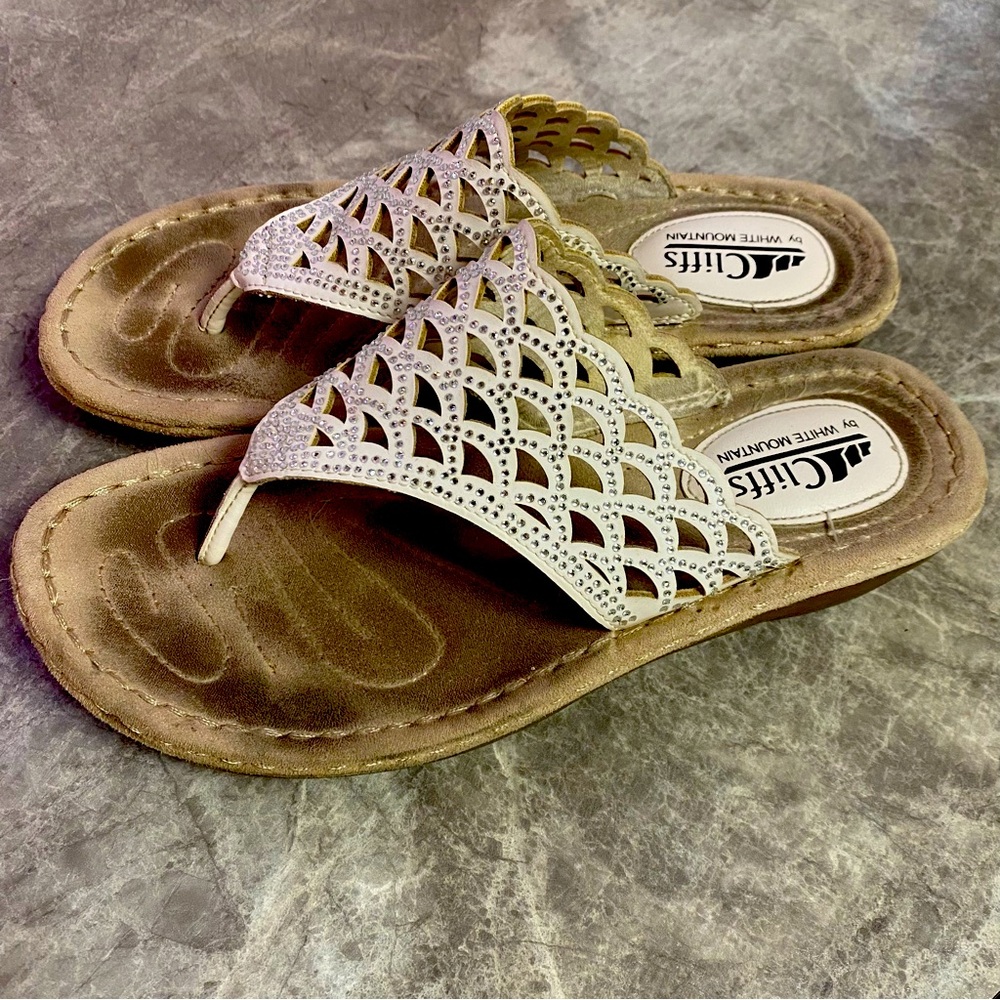 Cliffs by White Mountain Cream and White Sandals size 8